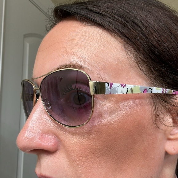 Vera Bradley women’s sunglasses and matching case. The frame is a light gold. - Picture 11 of 17